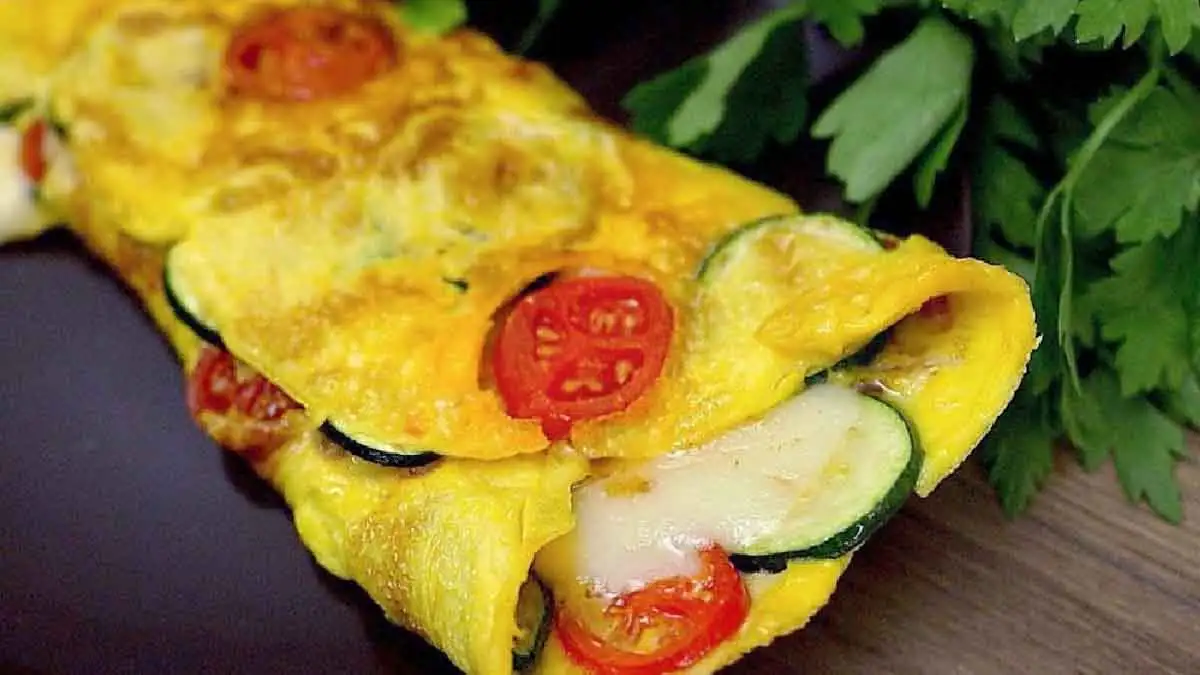 Ricetta Dell'omelette Alle Zucchine Pomodorini E Formaggio